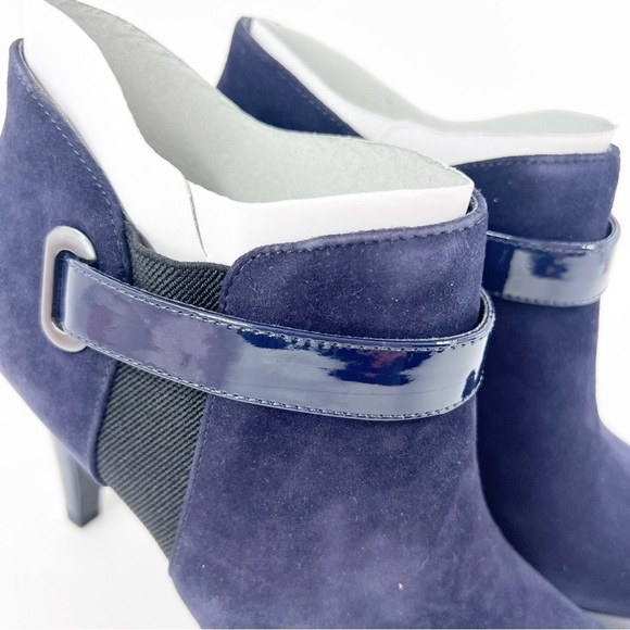 ✅ NWB Bandolino Cambria NAVY Suede Leather Ankle Booties B456 SIZE 10M - Picture 4 of 11